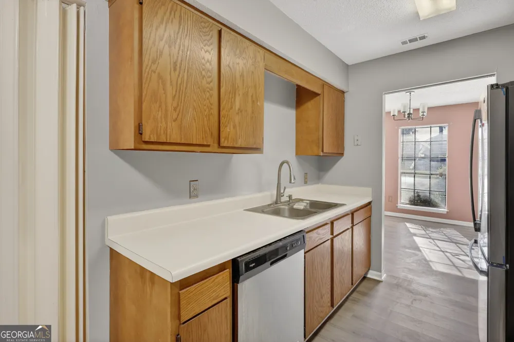 6 N Nicholson CIR Savannah, GA 31419