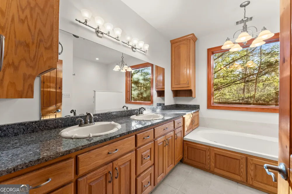 287 Spring Branch CIR Toccoa, GA 30577