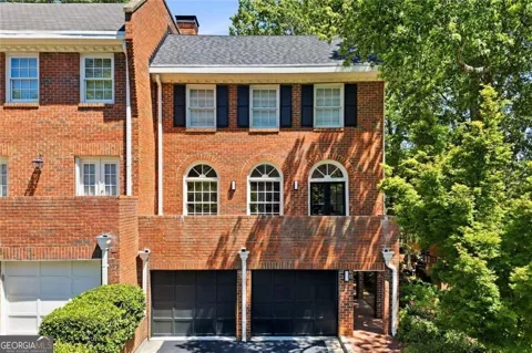 425 Jefferson CIR NE