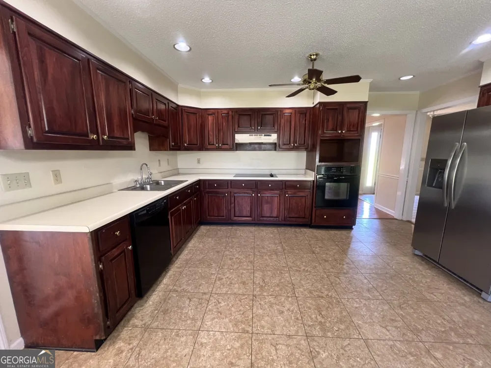 906 McAllister DR Vidalia, GA 30474