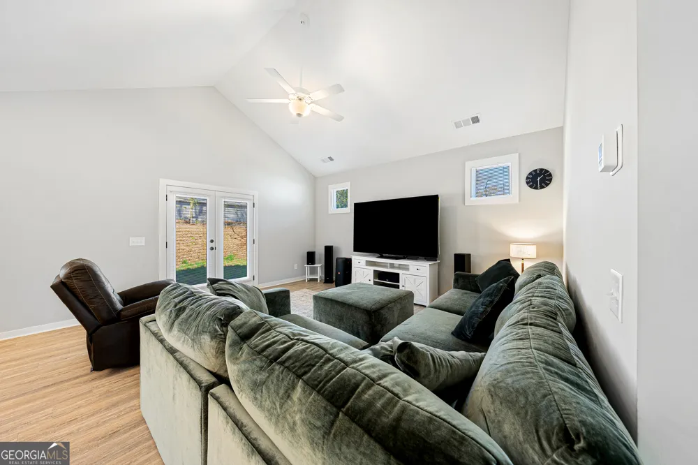 142 Fairview STA Hartwell, GA 30643