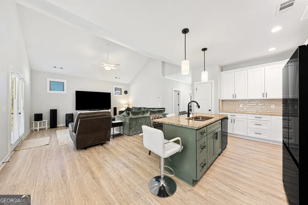 142 Fairview STA Hartwell, GA 30643