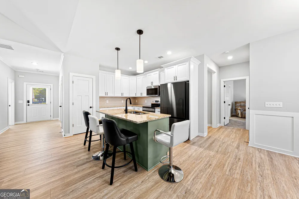 142 Fairview STA Hartwell, GA 30643