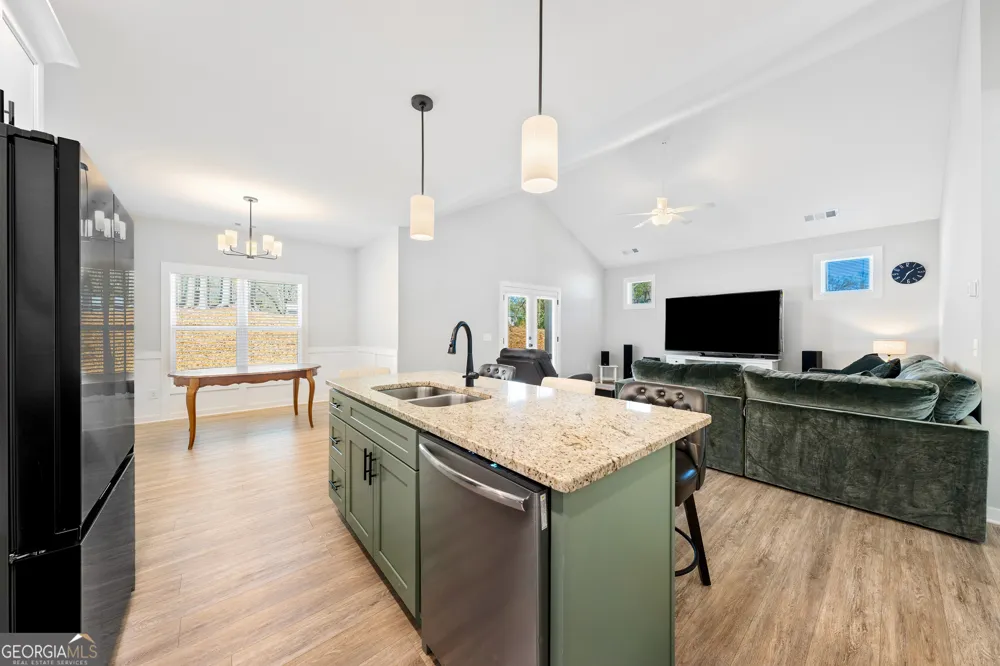 142 Fairview STA Hartwell, GA 30643