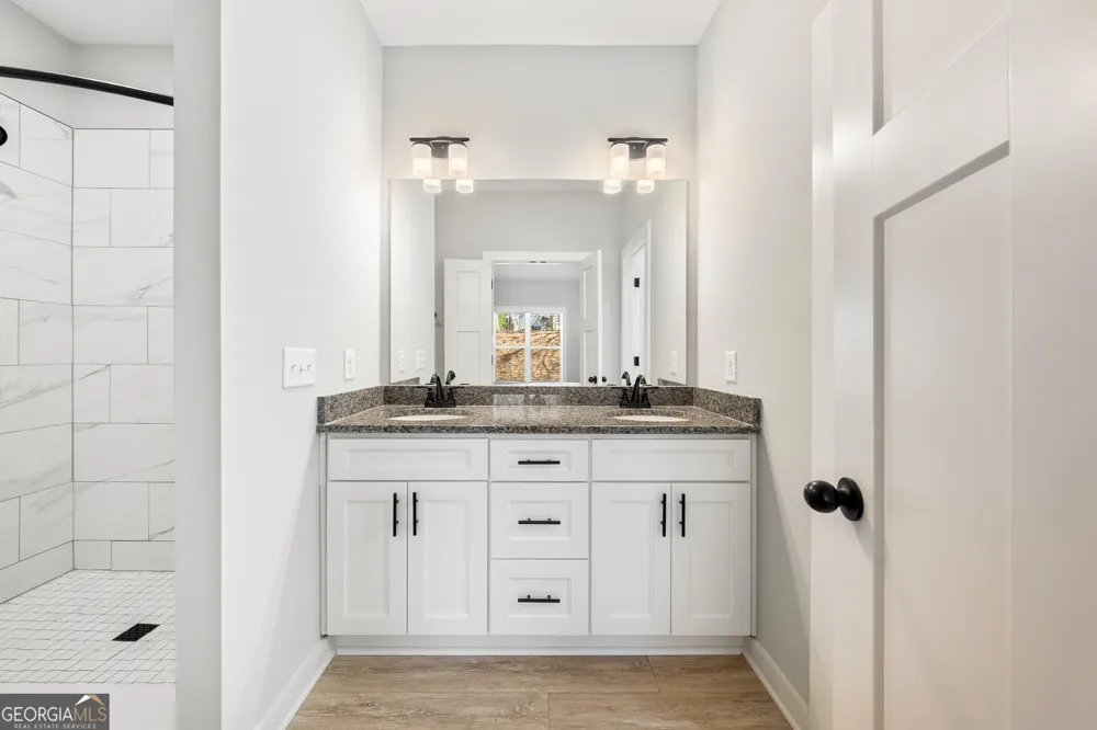 142 Fairview STA Hartwell, GA 30643