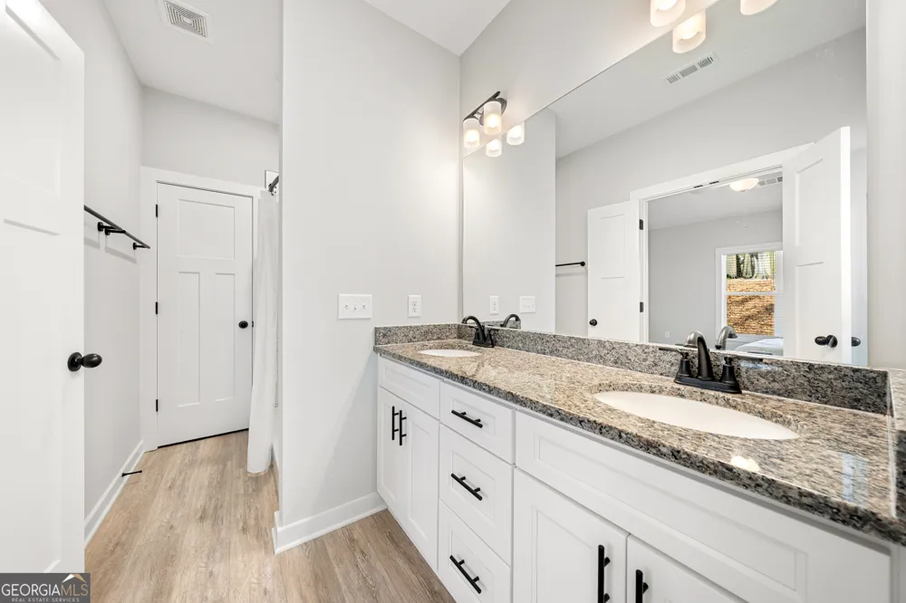 142 Fairview STA Hartwell, GA 30643