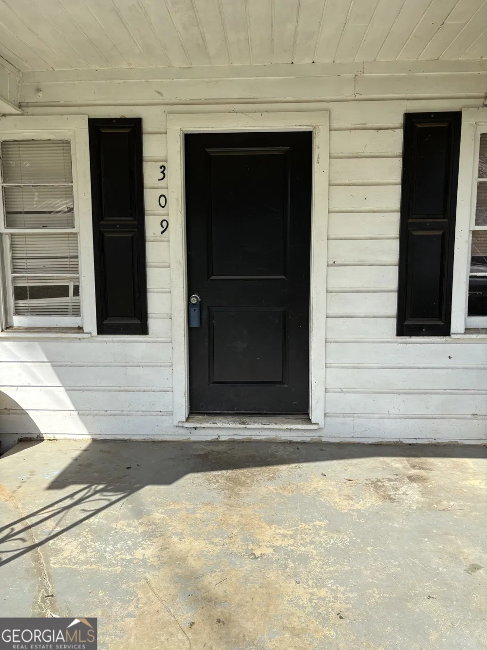 309 Crest DR Calhoun, GA 30701