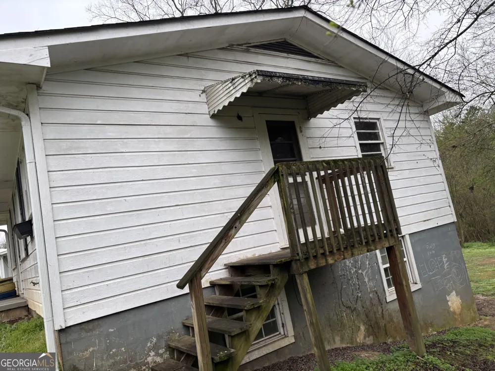 309 Crest DR Calhoun, GA 30701