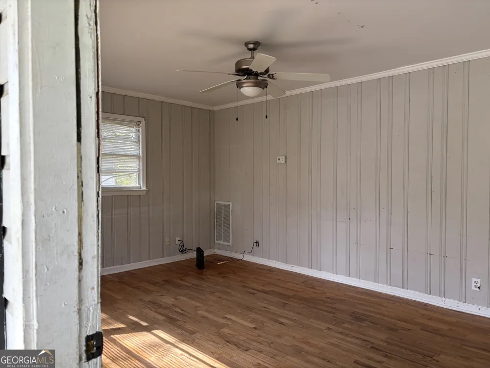 309 Crest DR Calhoun, GA 30701
