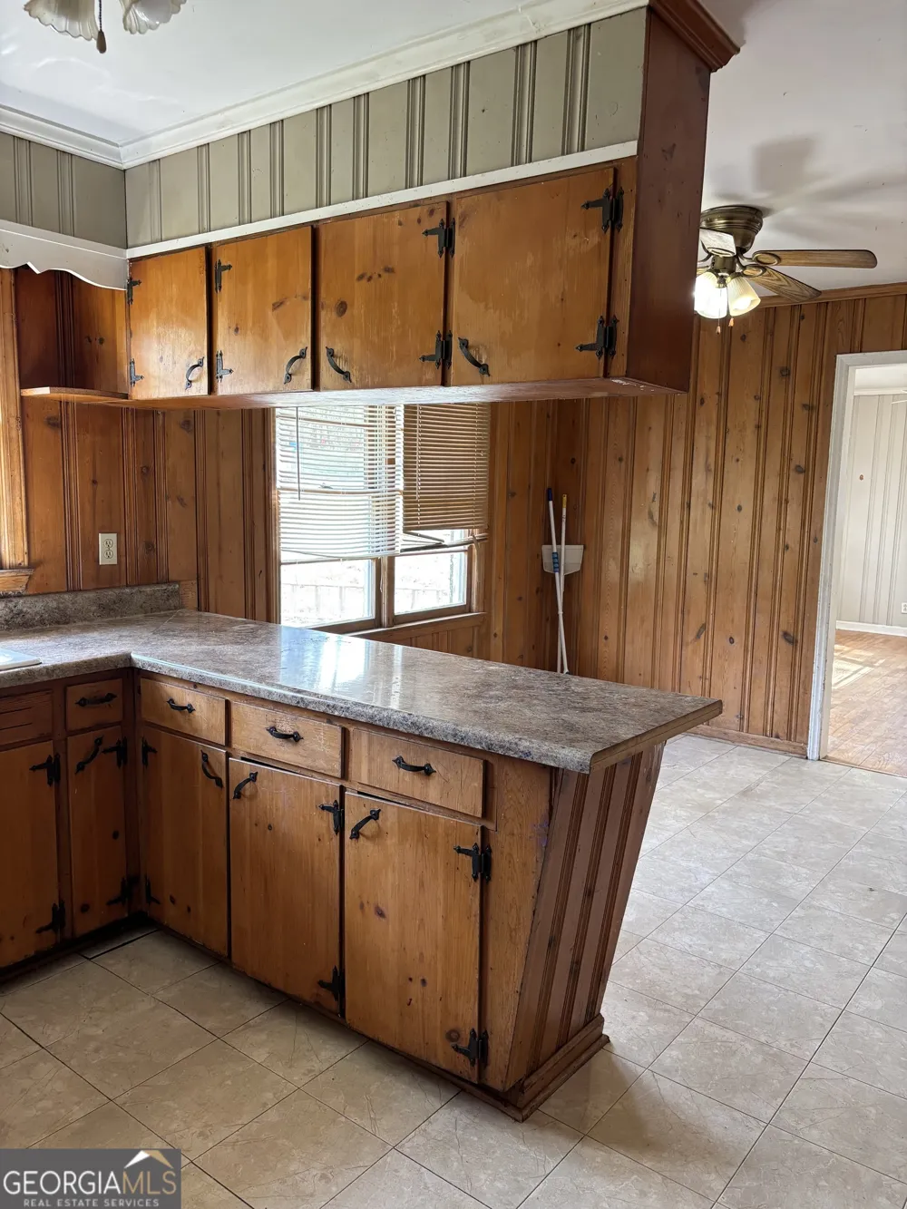 309 Crest DR Calhoun, GA 30701