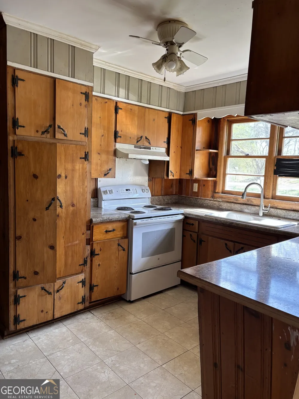 309 Crest DR Calhoun, GA 30701