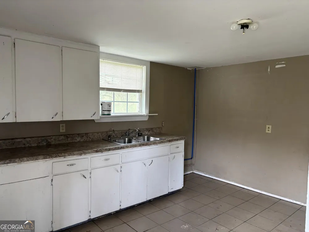 309 Crest DR Calhoun, GA 30701