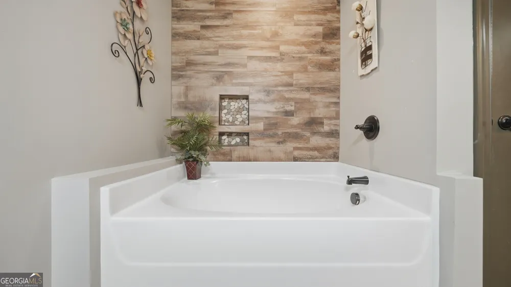 1010 Buckingham WAY Rocky Face, GA 30740