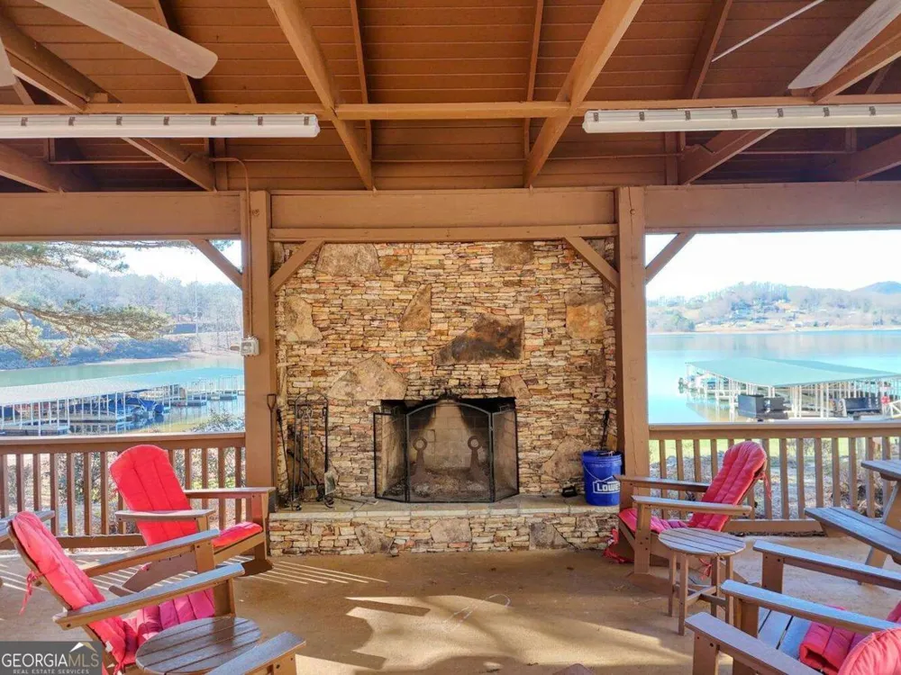 1405 Lakeside RD Hiawassee, GA 30546