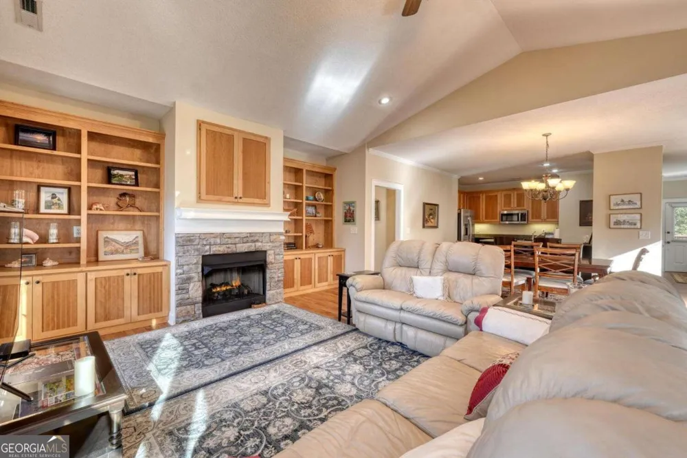 1405 Lakeside RD Hiawassee, GA 30546