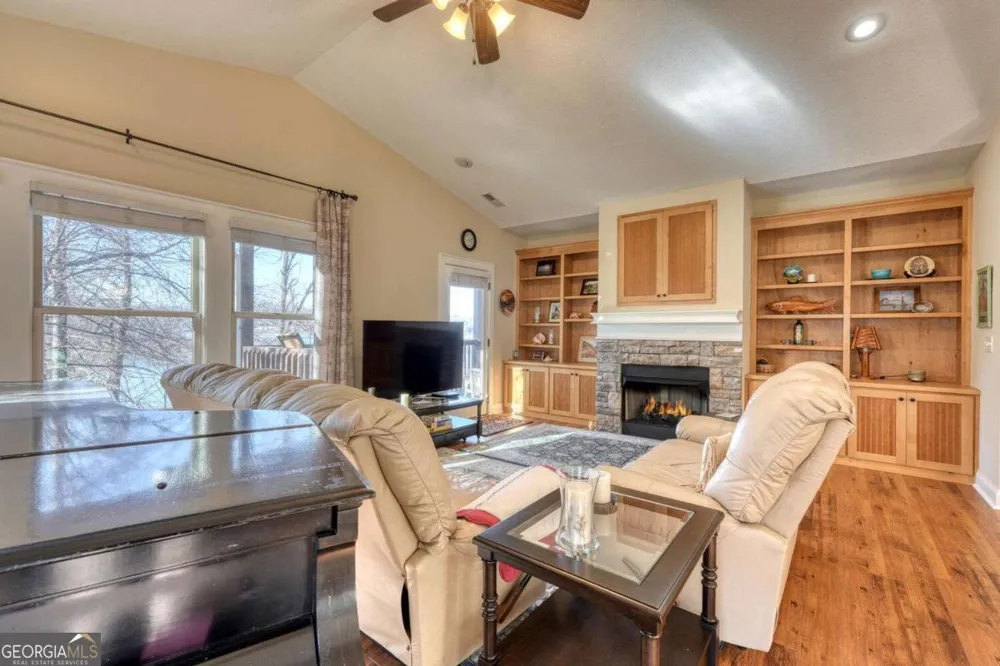 1405 Lakeside RD Hiawassee, GA 30546