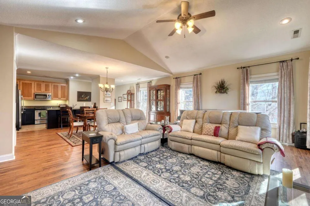 1405 Lakeside RD Hiawassee, GA 30546