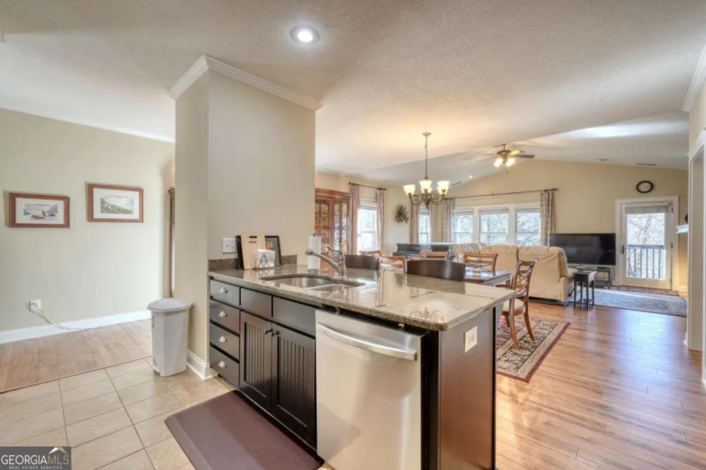 1405 Lakeside RD Hiawassee, GA 30546
