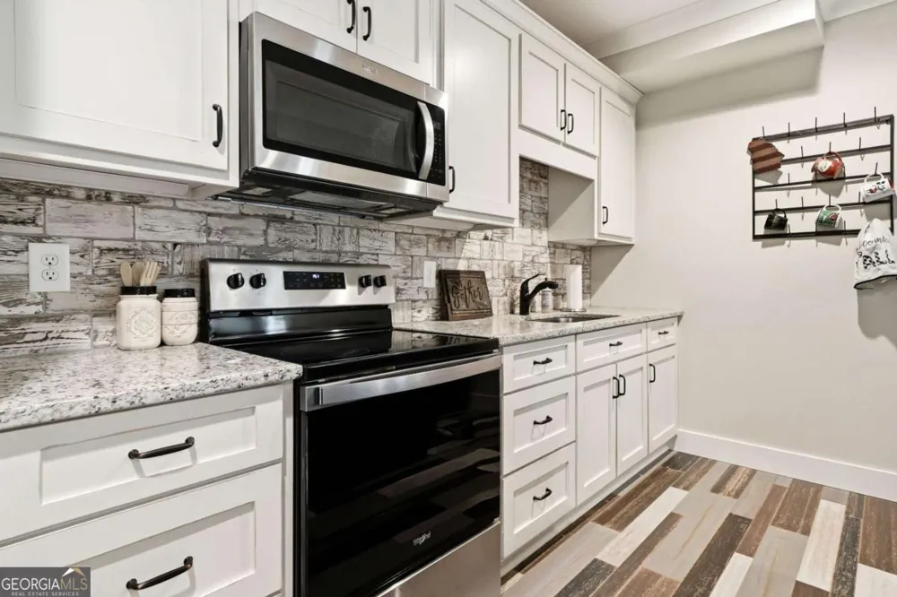 180 Laurel Ridge LN Ball Ground, GA 30107