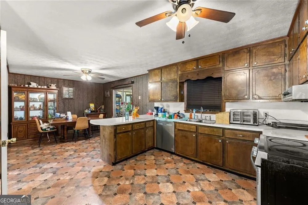 386 Allen ST Dawsonville, GA 30534