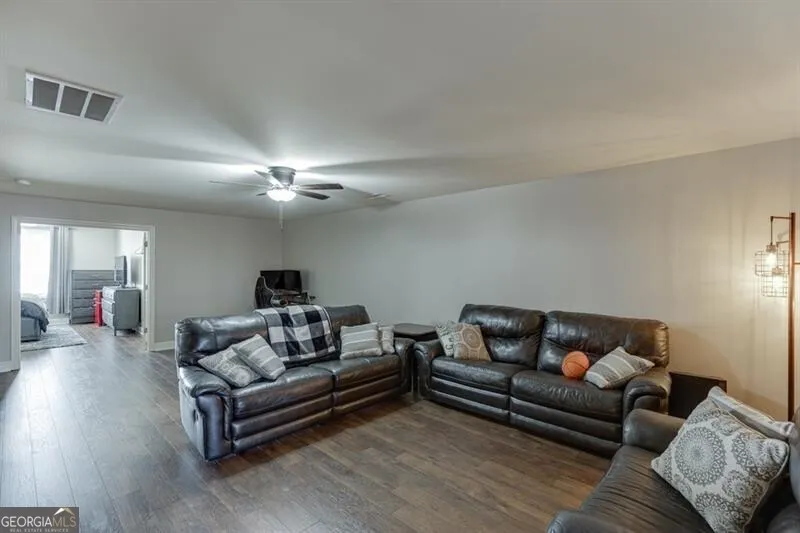 6965 Fellowship LN Flowery Branch, GA 30542