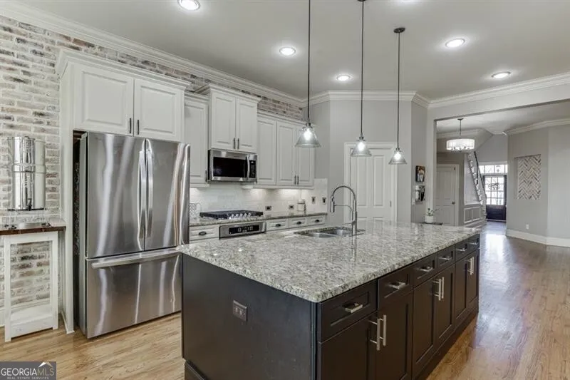 6965 Fellowship LN Flowery Branch, GA 30542
