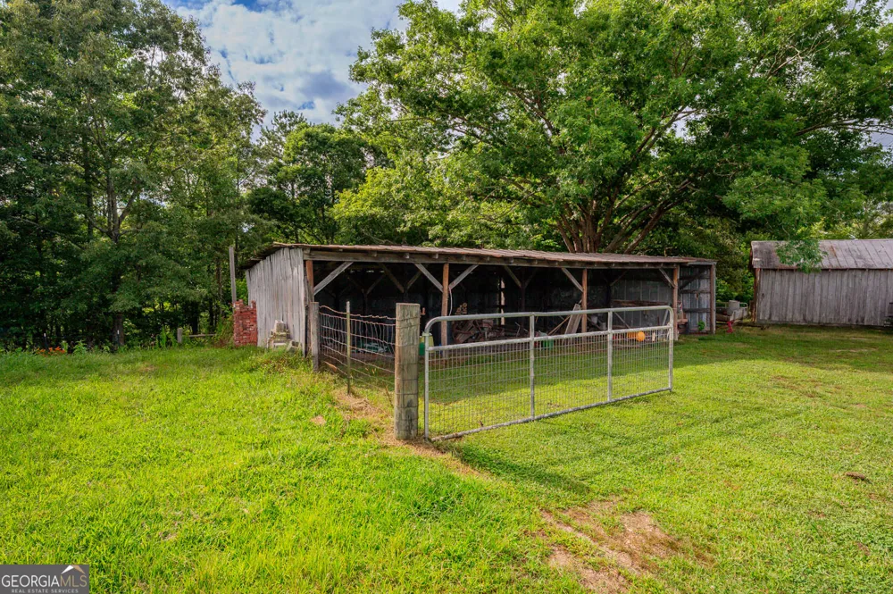 794 Halls Valley RD Trion, GA 30753