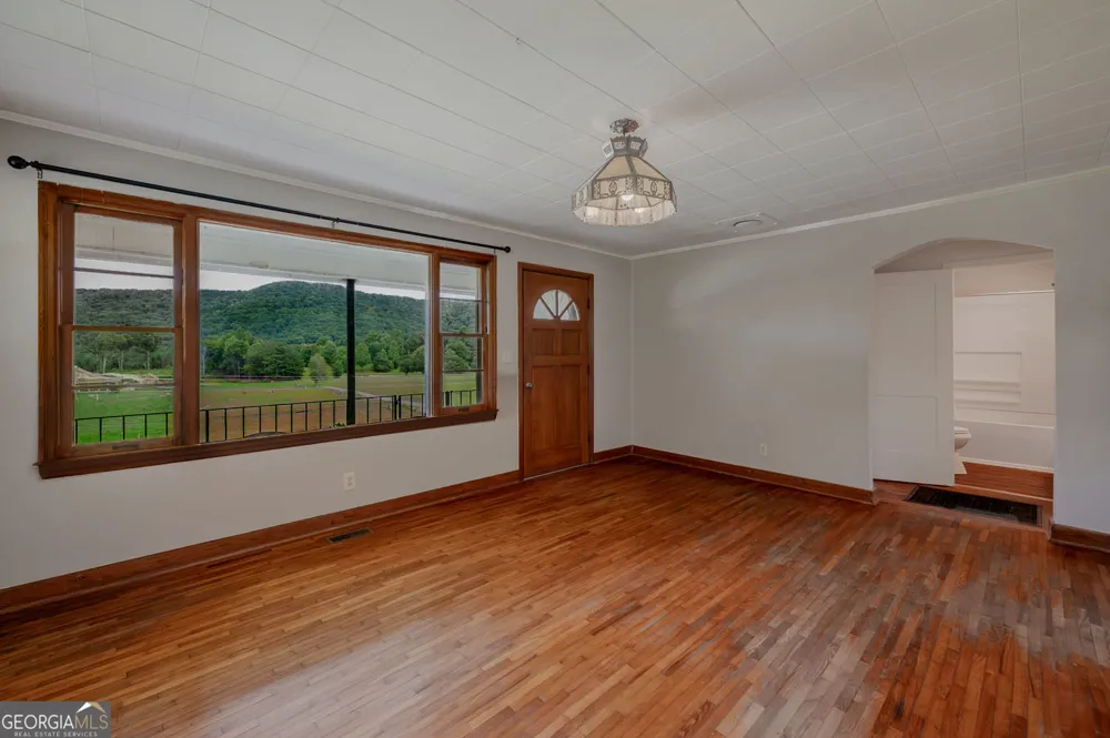 794 Halls Valley RD Trion, GA 30753