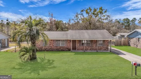 121 Deerwood CT
