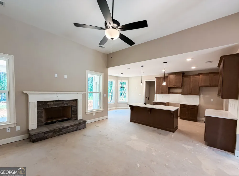 41 Commanche CIR Williamson, GA 30292