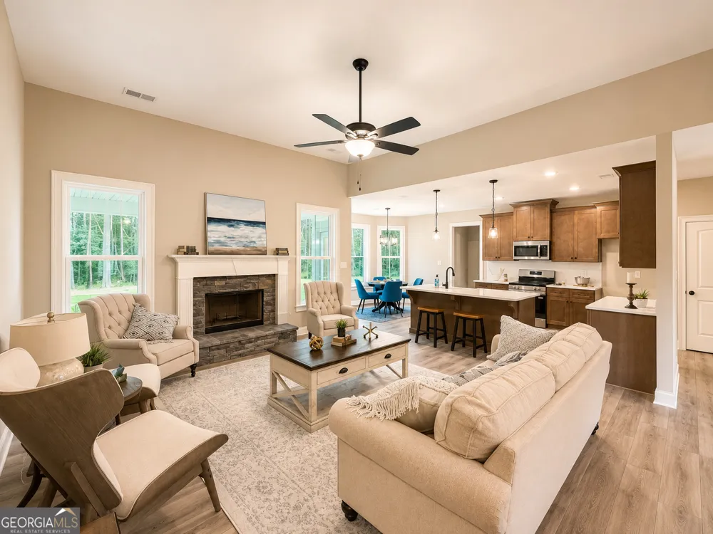 41 Commanche CIR Williamson, GA 30292