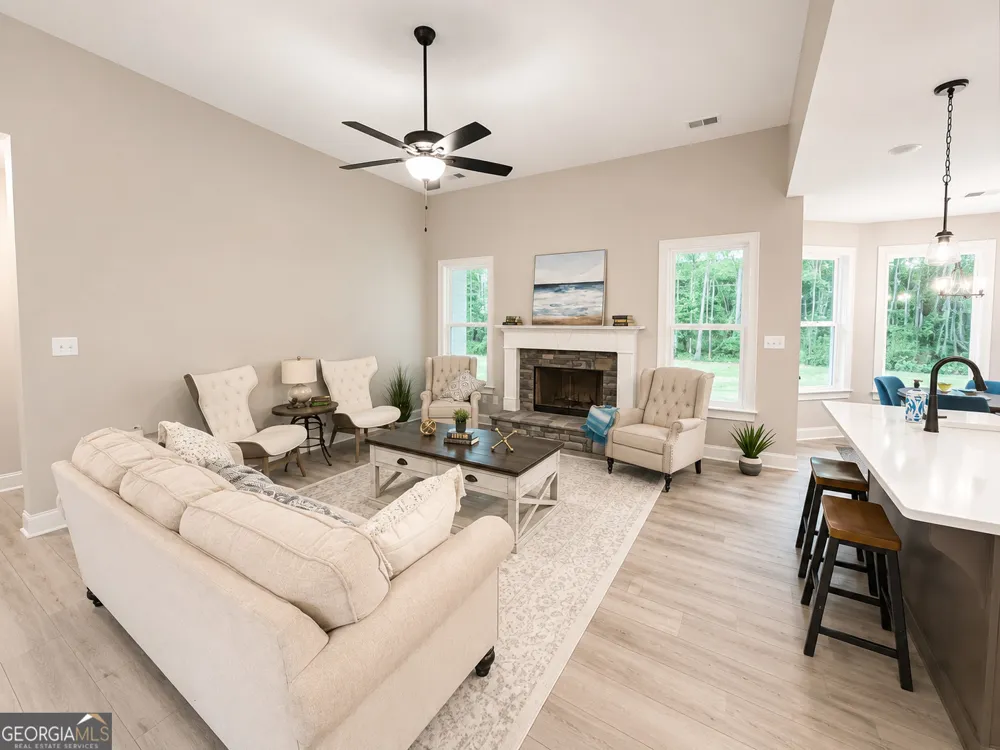 41 Commanche CIR Williamson, GA 30292
