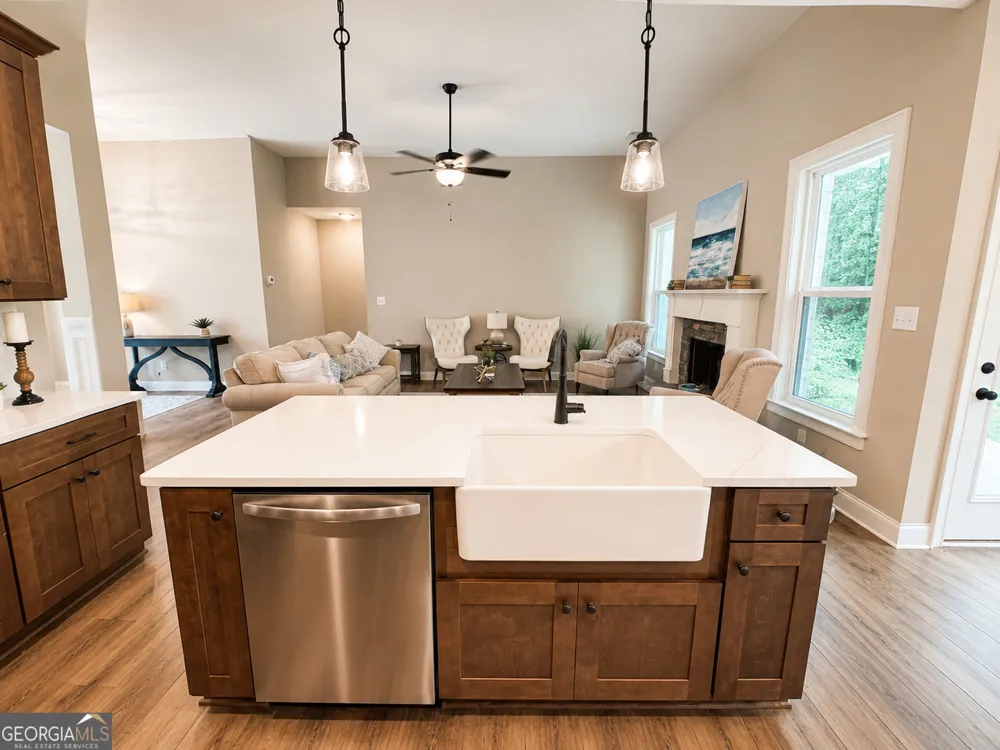 41 Commanche CIR Williamson, GA 30292