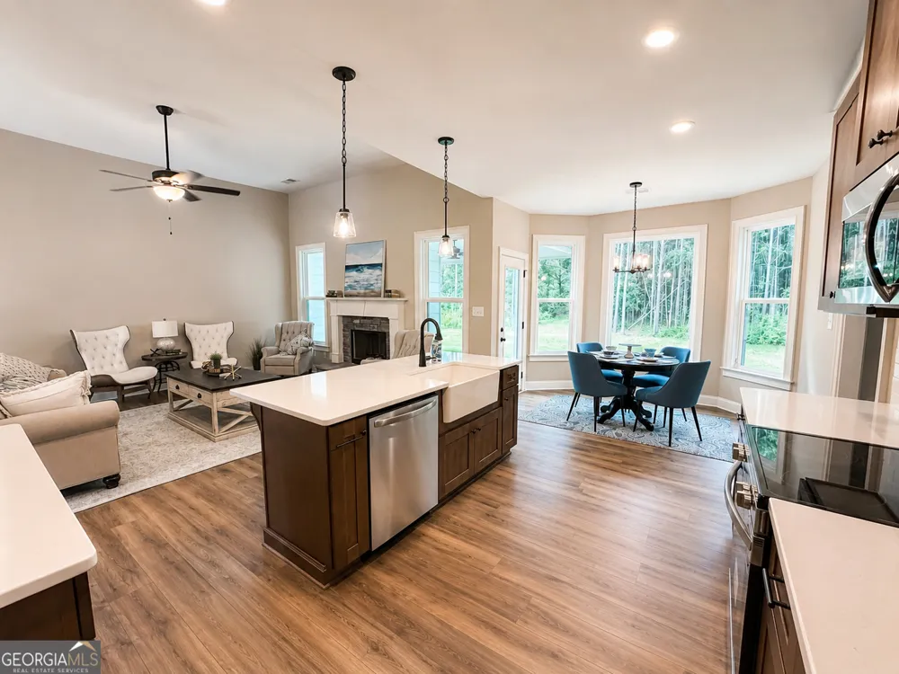 41 Commanche CIR Williamson, GA 30292