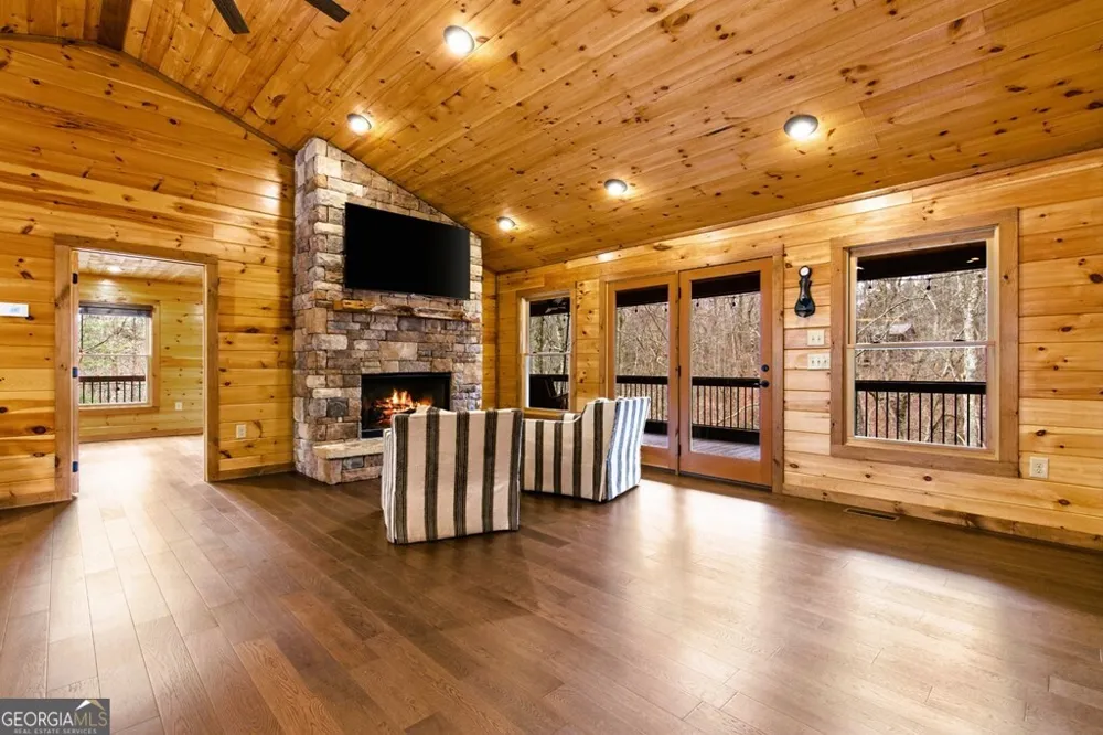 170 Ross DR Mineral Bluff, GA 30559