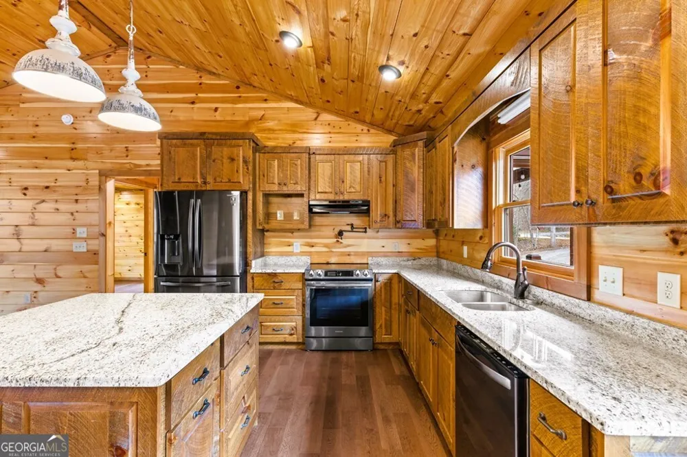 170 Ross DR Mineral Bluff, GA 30559