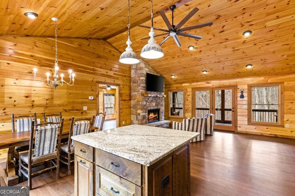 170 Ross DR Mineral Bluff, GA 30559