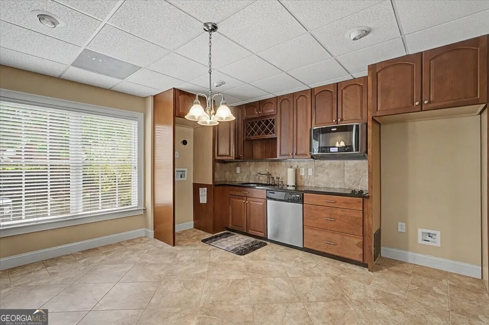 122 Ridge View DR Ball Ground, GA 30107