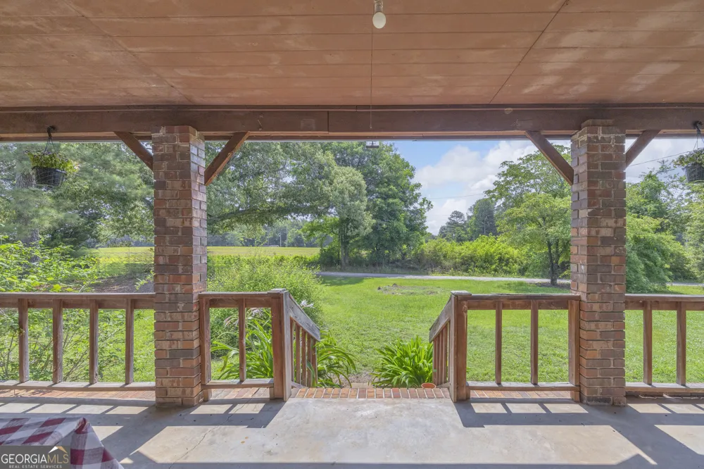 89 New House RD Canon, GA 30520
