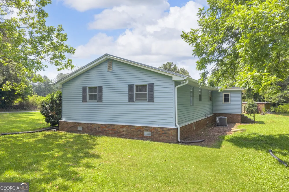 89 New House RD Canon, GA 30520