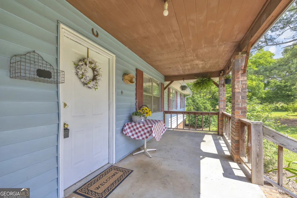89 New House RD Canon, GA 30520