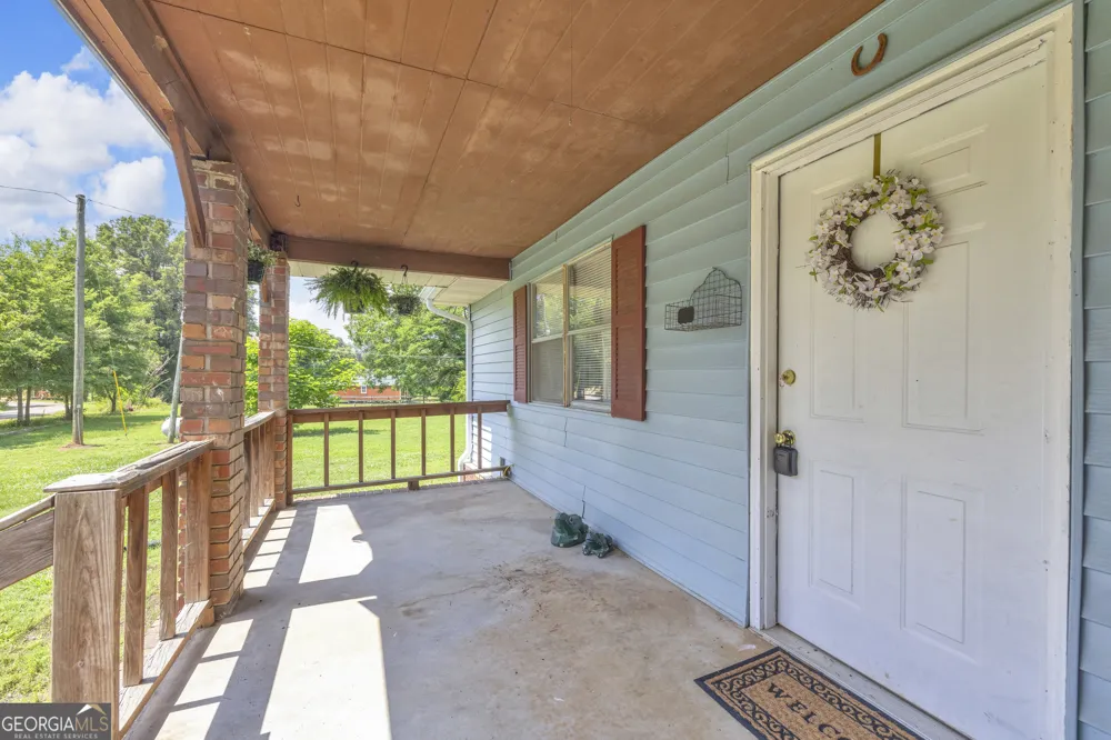 89 New House RD Canon, GA 30520
