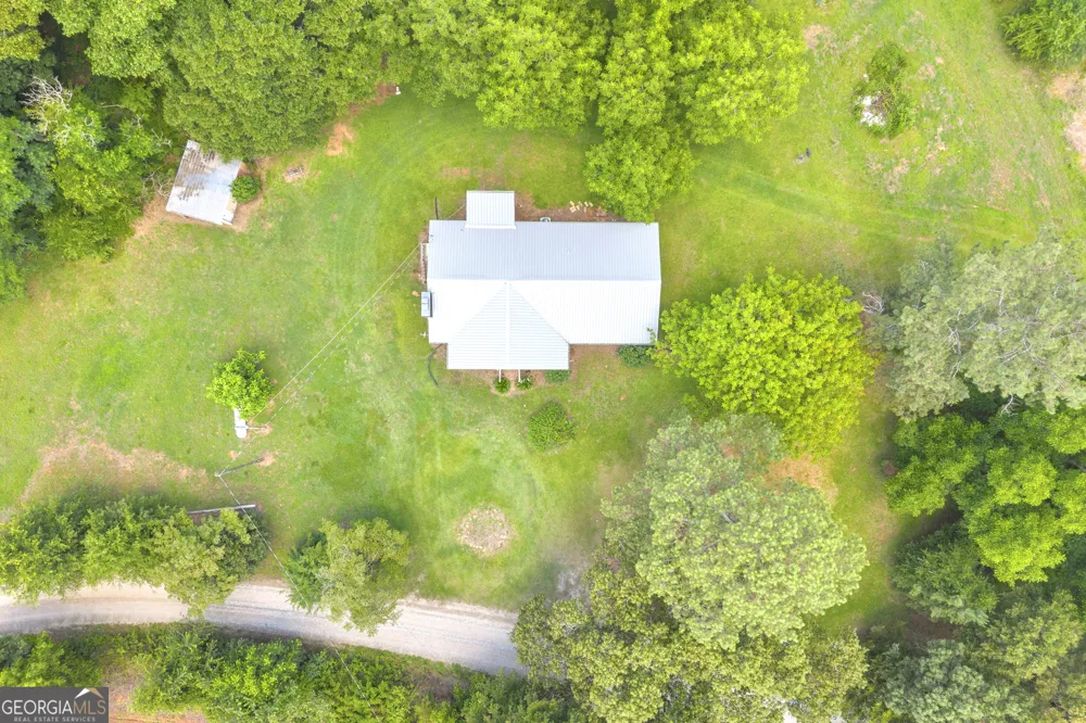 89 New House RD Canon, GA 30520