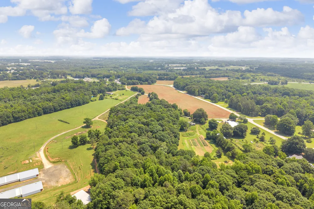 89 New House RD Canon, GA 30520