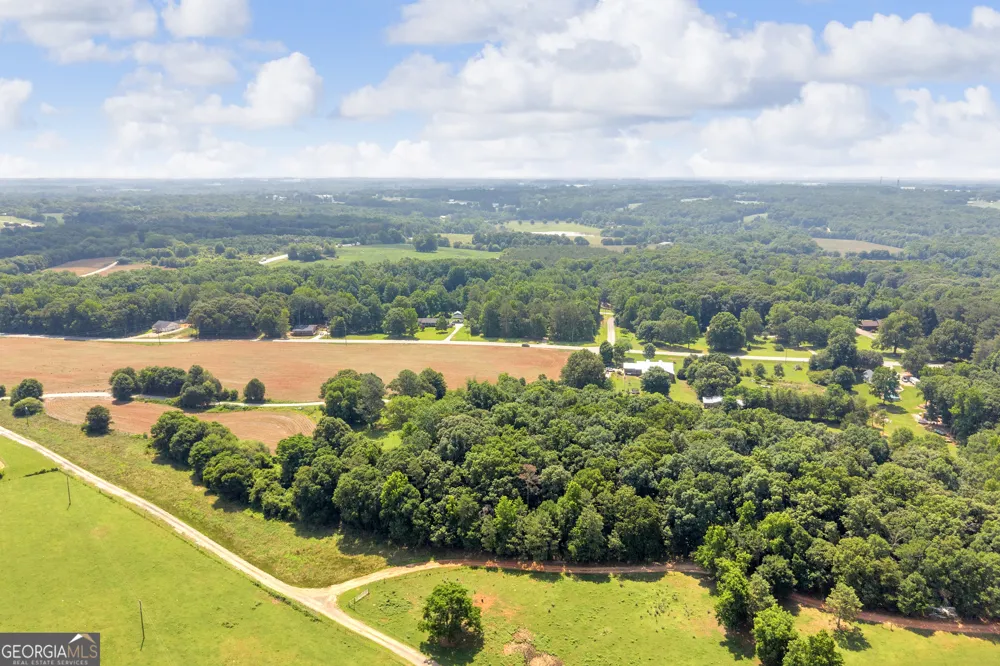 89 New House RD Canon, GA 30520