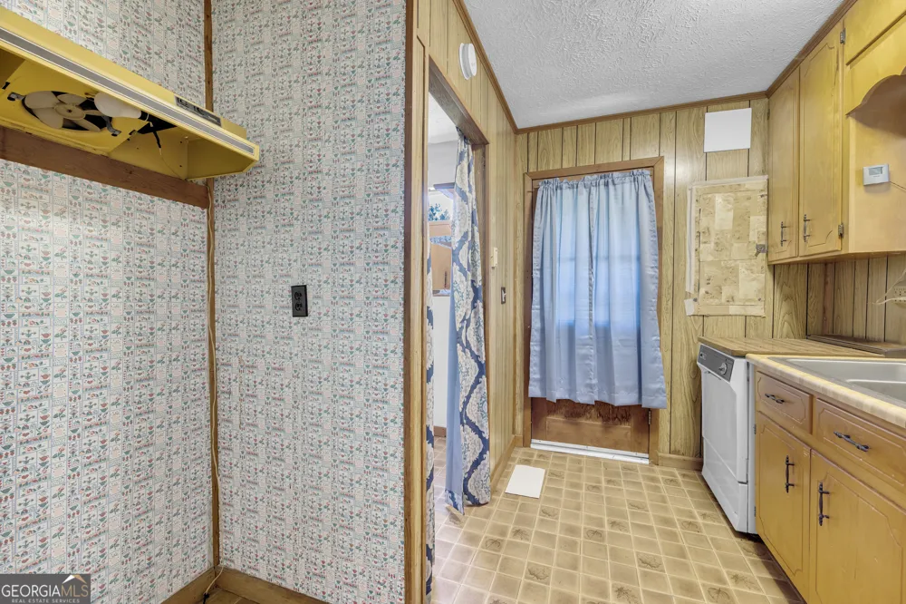 89 New House RD Canon, GA 30520