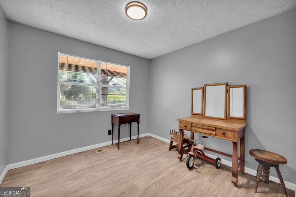 89 New House RD Canon, GA 30520