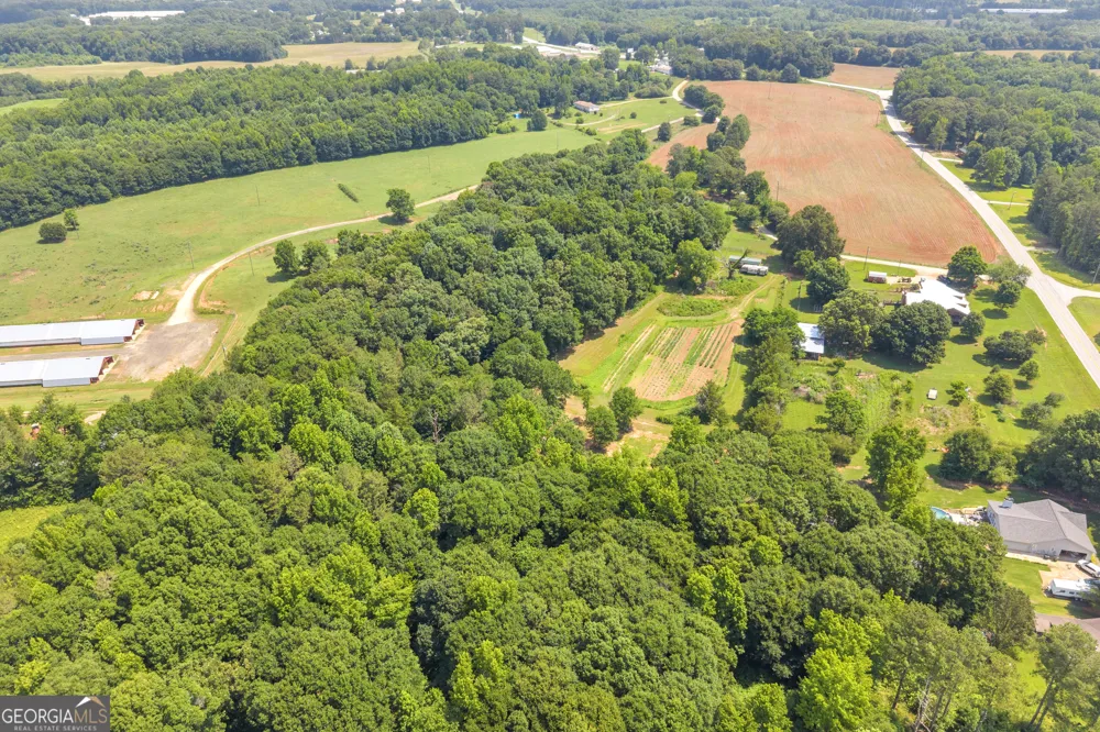 89 New House RD Canon, GA 30520