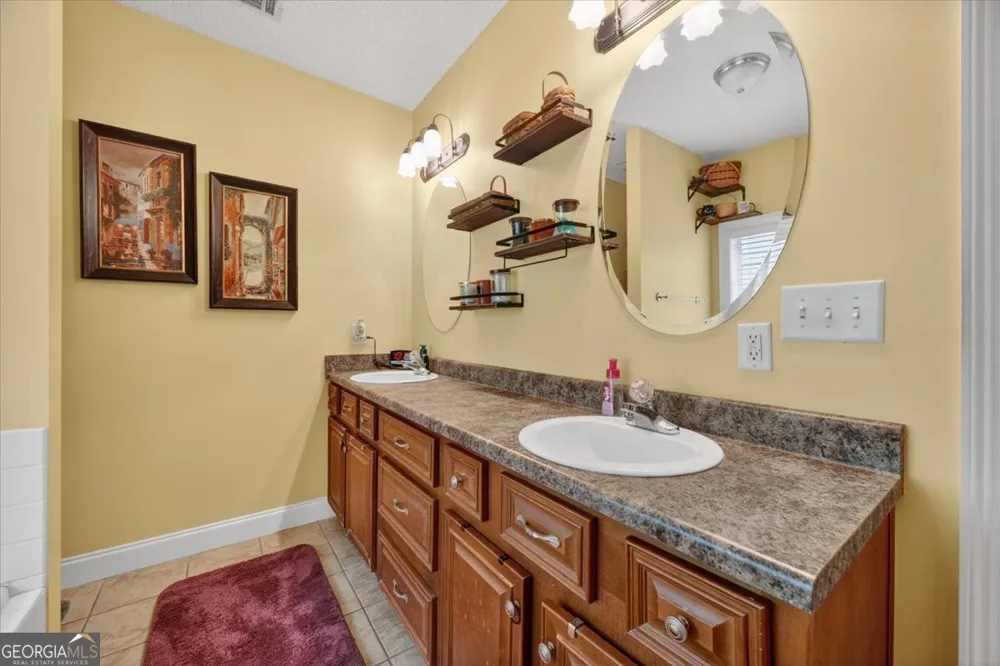 619 Grayridge RD Gray, GA 31032