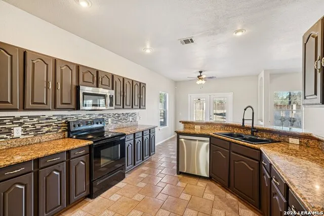 301 County Road 6862 Natalia, TX 78059